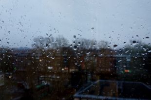 Водителей предупредили о тумане и дожде