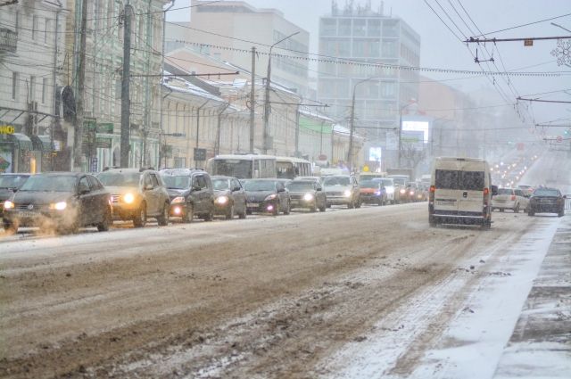 Дорожные службы устранят гололёд на магистралях Омска