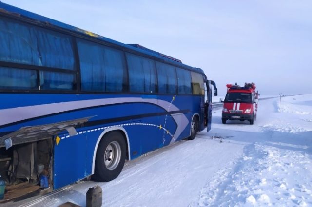 В мороз на алтайской трассе заглох автобус с пассажирами