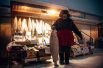 Торговец рыбой на рынке в Якутске. 