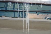 В Салехарде подъезд дома покрылся льдом изнутри
