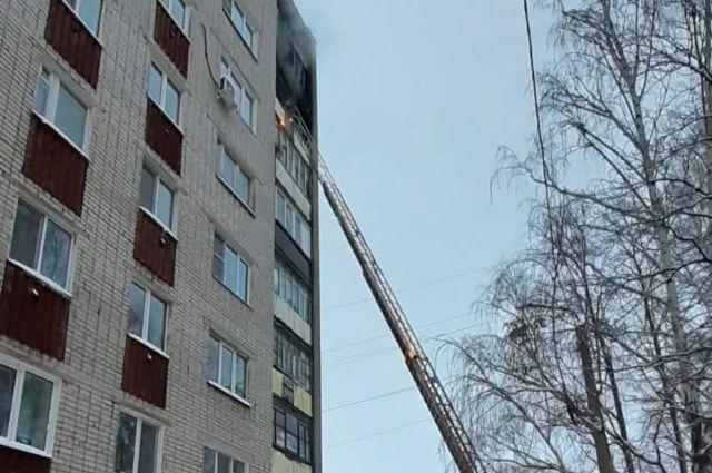 В пожаре в Казани на ул. Боевая никто не погиб, но жить в квартире после ЧП нельзя. 