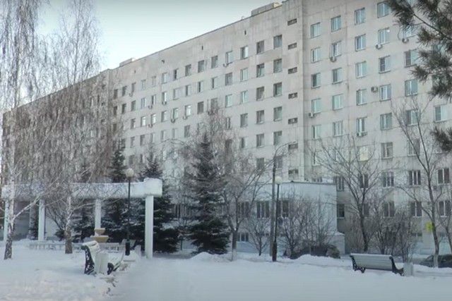 В Челябинске пациент выпал из окна восьмого этажа ковидной клиники