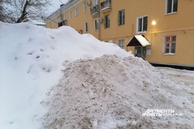 Оренбуржцы могут сообщить о нелегальных свалках грязного снега