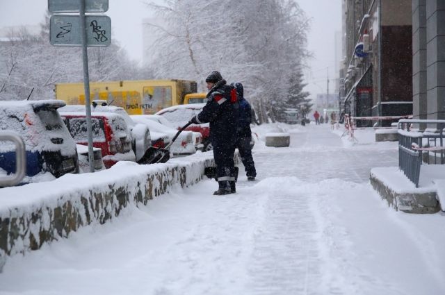 Новосибирск завалило снегом после недели аномальных морозов