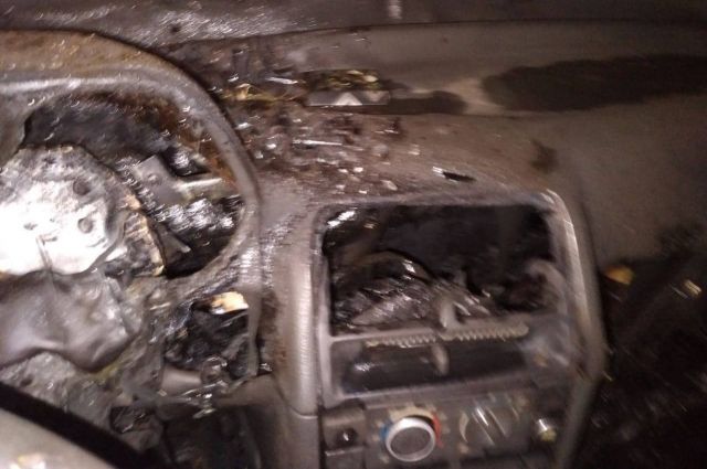За сутки сгорели два автомобиля в двух районах Саратова