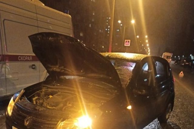 В Сургуте после ДТП водителей двух автомобилей на скорой увезли в больницу