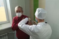 В Новосибирской области 14146 человек поставили прививку от коронавируса. Вакцинация проходит в 61 пункте в 59 медучреждениях региона. 