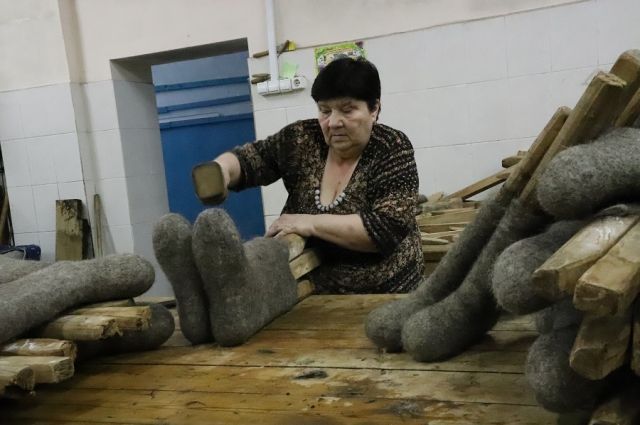 Голышмановские валенки ручной работы знают в городах и в районах юга и севера Тюменской области, в Москве и даже в Китае. 
