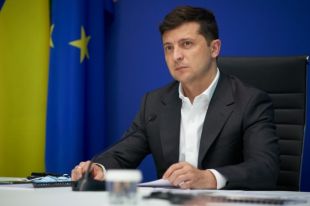 Зеленский учредил стипендии и премии для школьников: детали