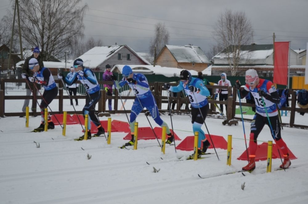 В Сыктывкаре на Республиканском лыжном комплексе имени Раисы Сметаниной проходит Чемпионат Северо-Западного округа по лыжным гонкам.