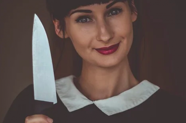 Юная жительница Камчатки из ревности пырнула ножом возлюбленного