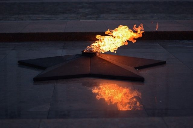 В Дагестане задержали готовившего шашлык на Вечном огне мужчину