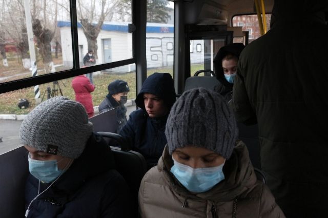 Оренбуржцы жалуются водителей автобусов, которые игнорируют остановки. 
