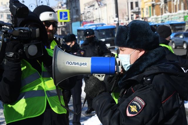 В Хабаровске и Владивостоке прошли задержания на несогласованных акциях