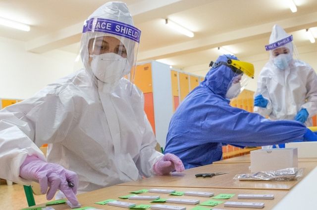 Еще 165 жителей Псковской области заразились коронавирусной инфекцией