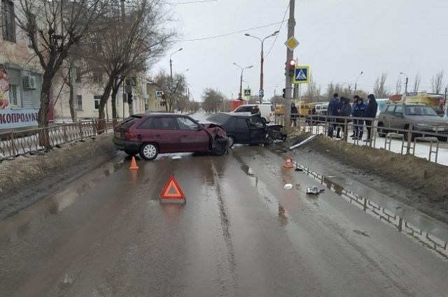Три человека пострадали в ДТП в Волгоградской области