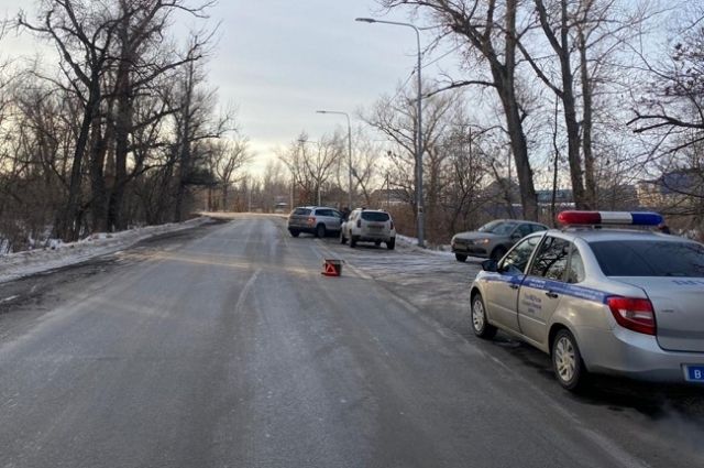 В столкновении машин в Волгоградской области пострадала 17-летняя девушка