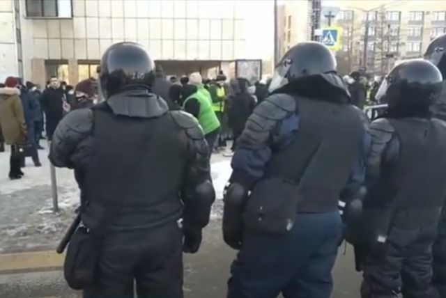 В Челябинске несогласованная протестная акция прошла в виде шествия