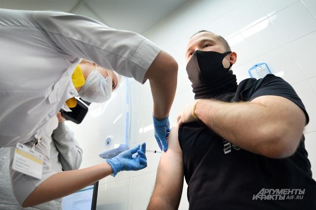 14 610 жителей Новосибирской области прошли первый этап вакцинации. Вторую прививку получили 2613 человек. 