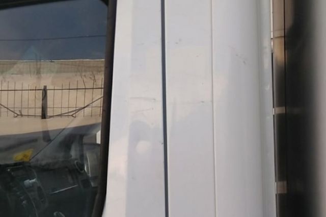 В Новосибирске водитель «Лады» обстрелял фургон за медленную езду