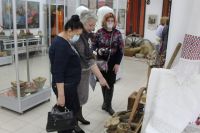 Выставка «Предметы быта в укладе крестьянской жизни» работает в галерее «Оренбургский пуховый платок» в Областном музее изобразительных искусств.
