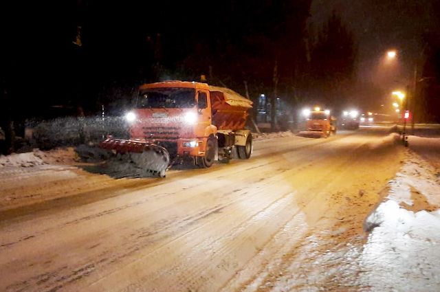 В ночь с 1 на 2 февраля снег в Липецке убирали 53 единицы техники
