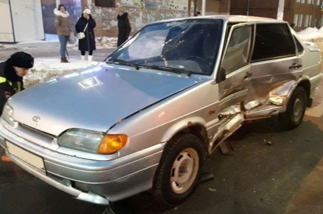 В Самаре девушка на Opel врезалась в ВАЗ-211540 с женщиной за рулём