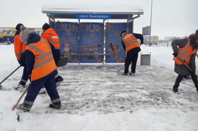 211 спецмашин чистят улицы Ульяновска от снега