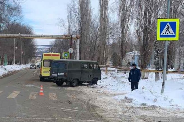 Водитель УАЗа-«Буханки» сбил на пешеходном переходе женщину