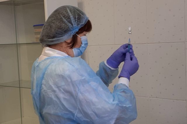 Почти три тысячи псковичей прошли первый этап вакцинации от COVID