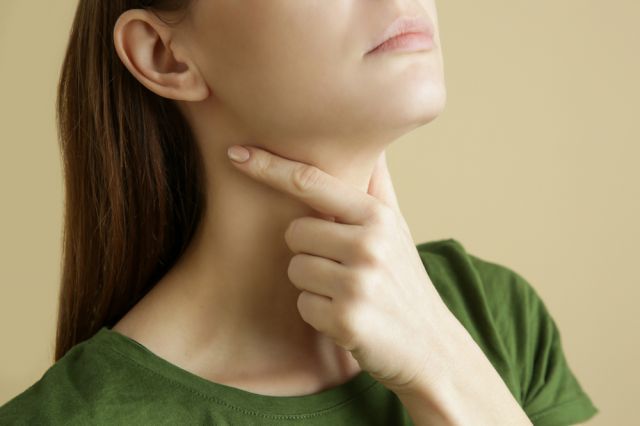 Как избавиться от боли в горле?