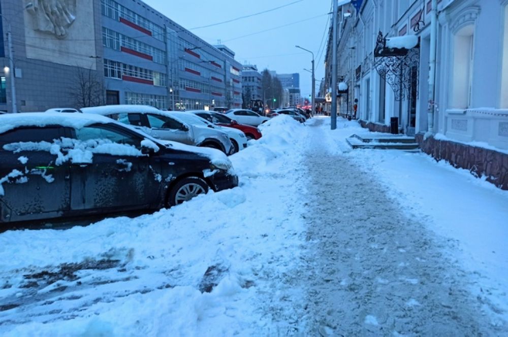Перекресток улиц Карла Маркса и Коммунистической.