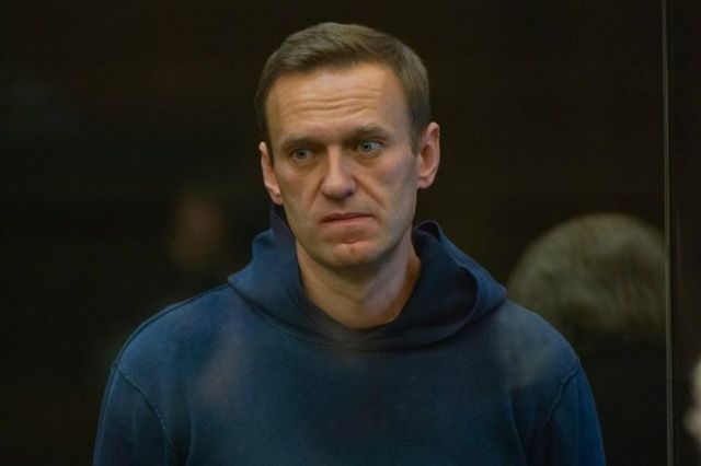«Бенефис одного актёра». Как и за что Навального отправили в колонию?
