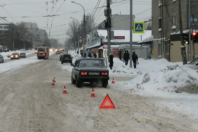 В Новосибирске ВАЗ сбил 7-летнюю девочку на пешеходном переходе