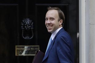 Глава Минздрава Британии разработал программу вакцинации на основе фильма