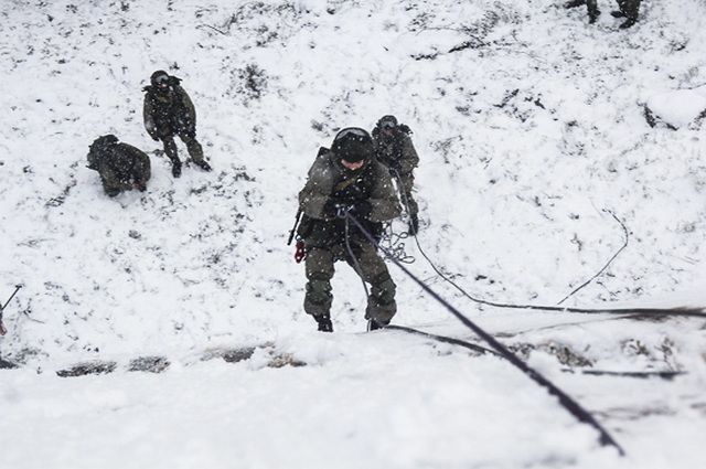 Камчатские разведчики-морпехи успешно обезвредили диверсантов в горах