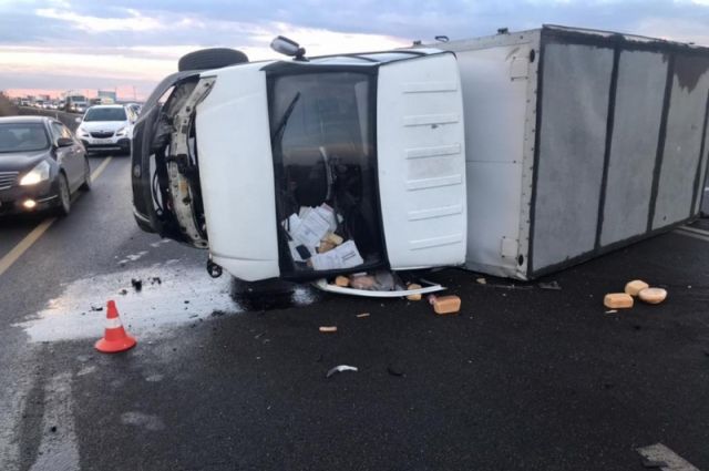 В Адыгее в аварии с грузовым автомобилем пострадали два человека