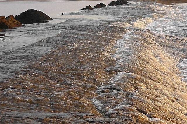 На Камчатке ожидается перелив песчаной косы морской водой