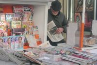 У компании газетных киосков накопилась большая задолженность.