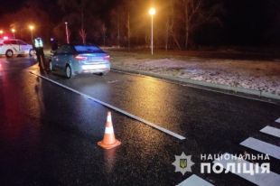 В Запорожской области автомобиль сбил трех военнослужащих.