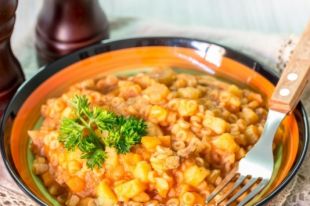 Экспериментируем: рецепт пасты с картофелем, салом и овощами