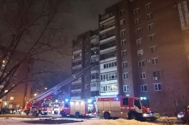 В Челябинске из-за пожара электрокабеля эвакуированы 20 человек