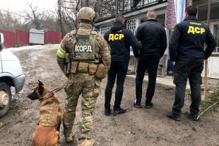 В Черновицкой области задержали членов банды за продажу оружия и наркотиков