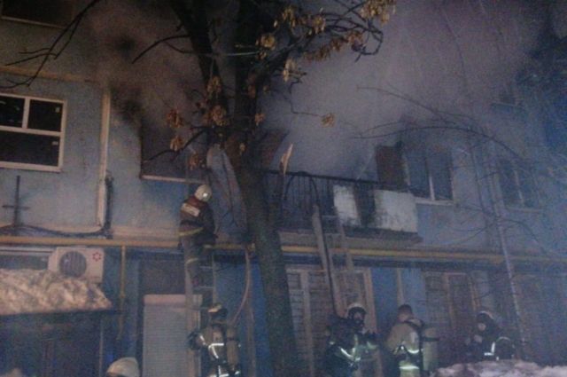 В Самаре при пожаре в многоквартирном доме пострадало три человека