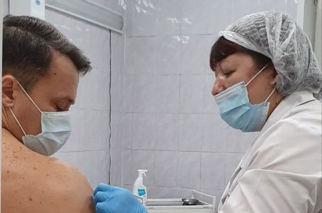 Депутаты думы Нижневартовска включились в вакцинацию от коронавируса