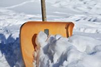 Оренбуржцы не один год жаловались на содержание придомовой территории в зимний период.