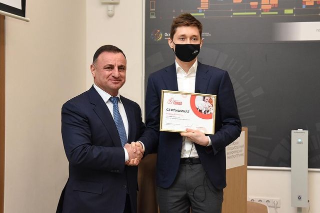 Победившему чемпиона мира донскому шахматисту подарили квартиру в Ростове