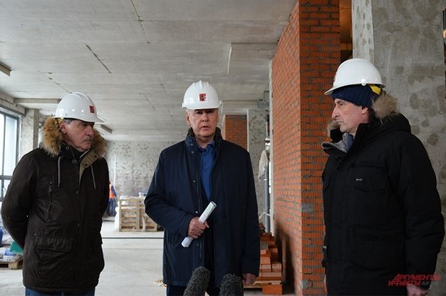 Мэр Москвы Сергей Собянин осмотрел строящуюся школу в Южном Бутове