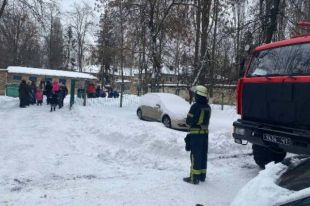В Киеве вспыхнул пожар в детском саду: эвакуировали более 100 детей.